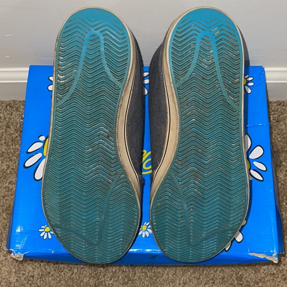 Nikes - Picture 5 of 5